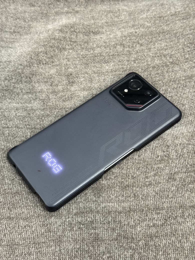 第一支電競手機