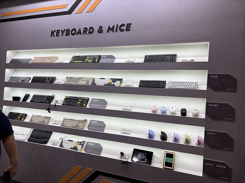 點我看大圖 杜甫遊記:Computex 2025(下)MONTECH/LianLi/darkFlash/Cougar/DeepCool/iRocks/TT/VK