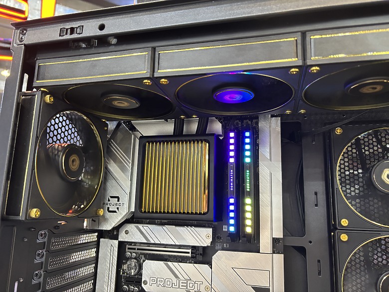 點我看大圖 杜甫遊記:Computex 2025(下)MONTECH/LianLi/darkFlash/Cougar/DeepCool/iRocks/TT/VK