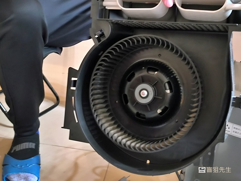 【盲狙嘗鮮】《Mobile01會員獨享》免費體驗家電保養，LG 全方位尊榮保養服務 | 與原廠工程師交流真是太棒了！