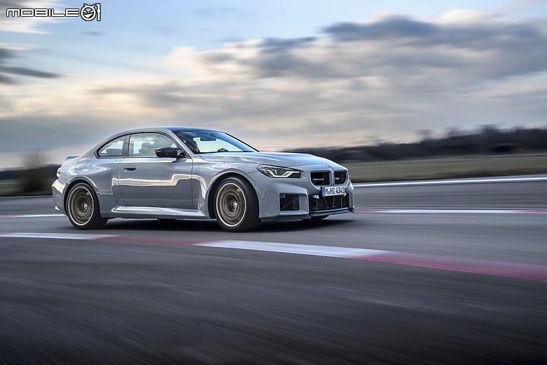 【海外新訊】BMW M2 CS 正式亮相,裡外全面強化戰力更極致!