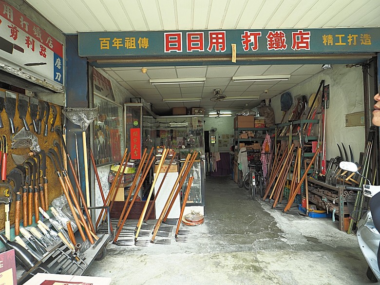 帶領探訪新莊故事 之 2025潮盛新莊活動 —《廟街:眾神連線》集章散策 與 《祭典中的ㄈㄨˊ碼》特展