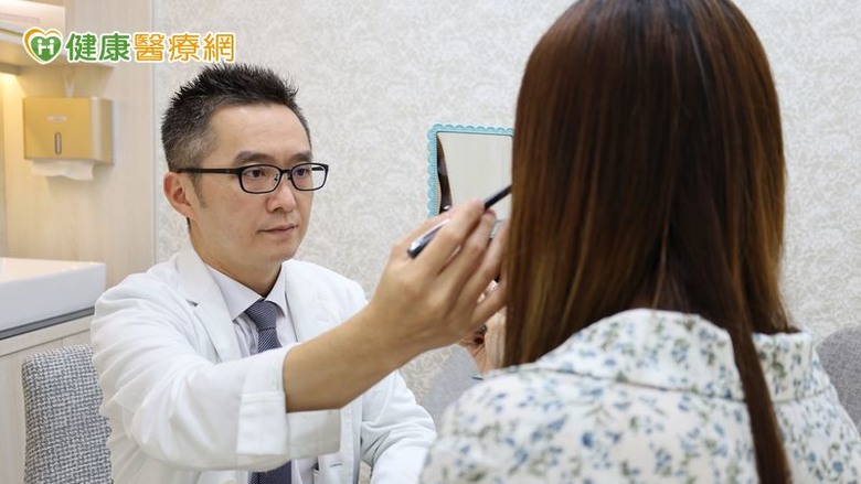 母親節多元送禮選擇眼袋手術成為口袋名單