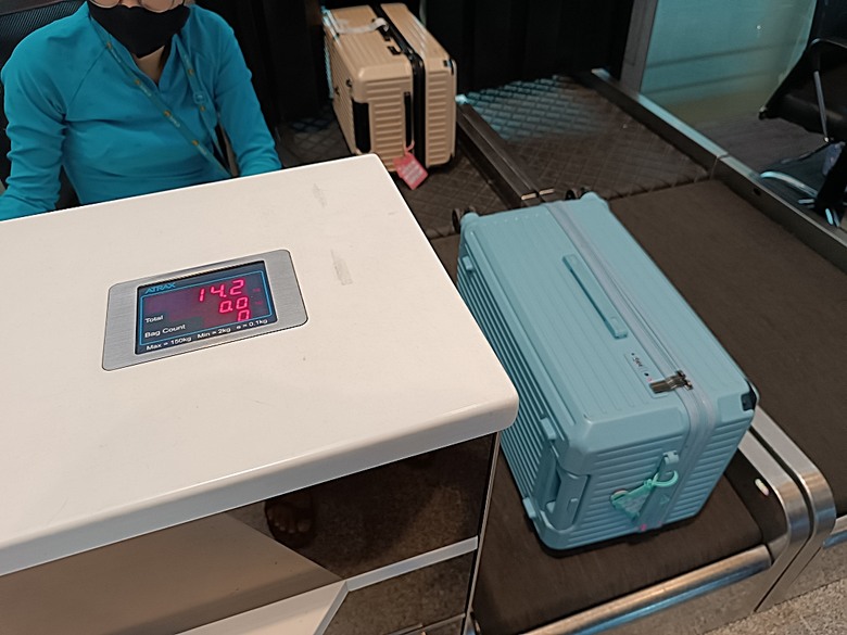 中越峴港自助旅行之景點簡述與交通攻略 — 華航CI787+CI790班機、峴港機場入出境、當地包車接送與Grab — 2025年越南峴港、會安、美山、順化、巴拿山太陽世界六日歷史文化及遊樂園之旅 — 「楔子」
