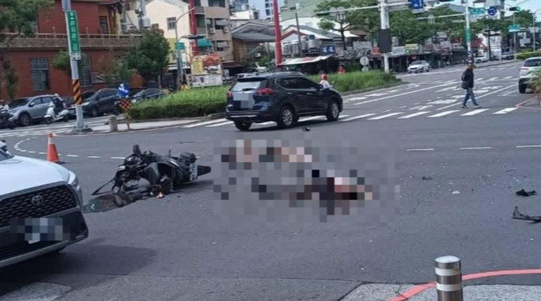 台南🌿多元化計程車🚖，疑左轉未禮讓雙載機車🏍️🏍️32歲男騎士噴飛命危