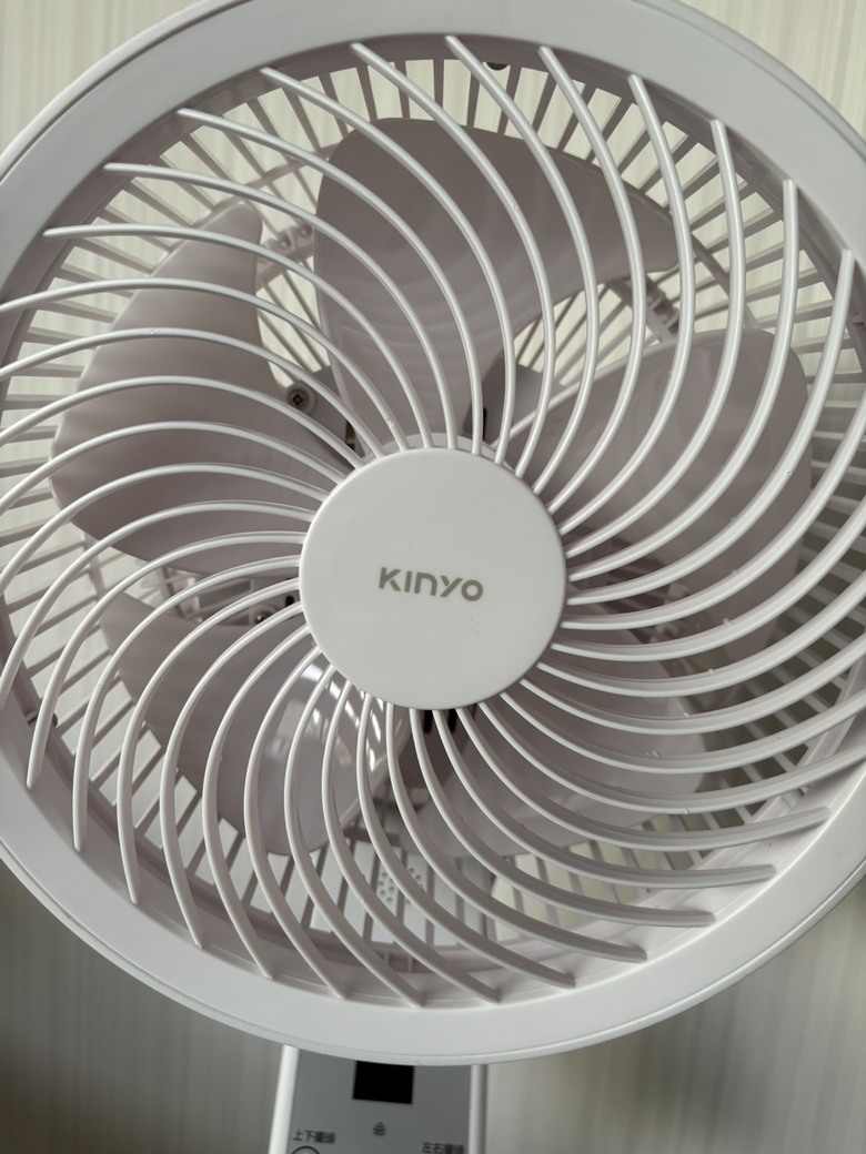 [開箱] KINYO語音循環電風扇，真的不錯用!
