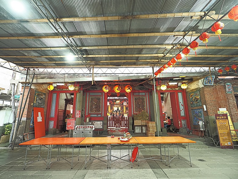 帶領探訪新莊故事 之 2025潮盛新莊活動 —《廟街:眾神連線》集章散策 與 《祭典中的ㄈㄨˊ碼》特展