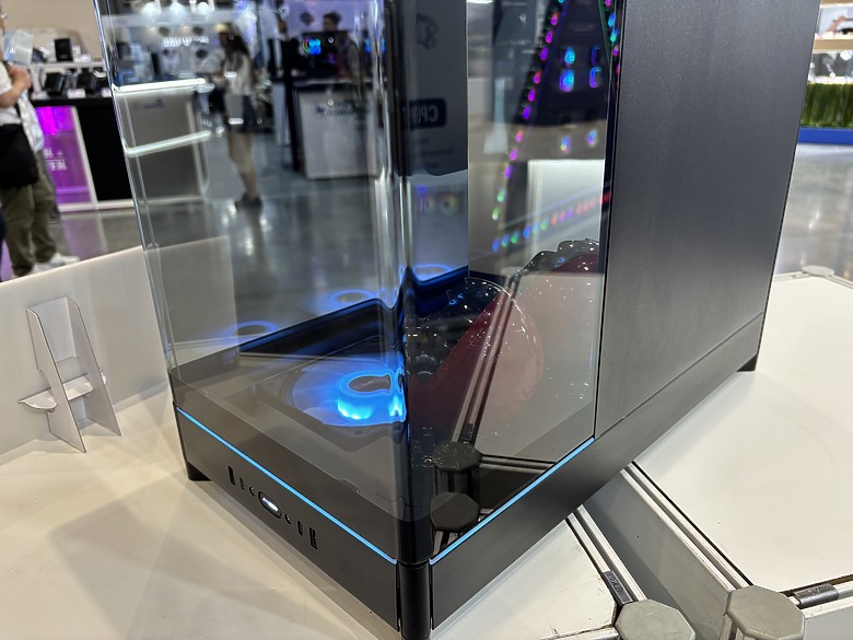 點我看大圖 杜甫遊記:Computex 2025(下)MONTECH/LianLi/darkFlash/Cougar/DeepCool/iRocks/TT/VK