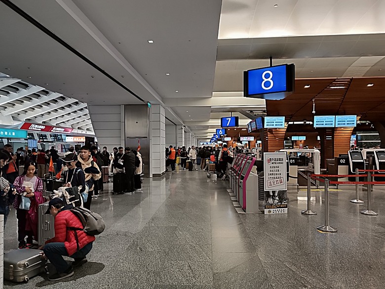 中越峴港自助旅行之景點簡述與交通攻略 — 華航CI787+CI790班機、峴港機場入出境、當地包車接送與Grab — 2025年越南峴港、會安、美山、順化、巴拿山太陽世界六日歷史文化及遊樂園之旅 — 「楔子」