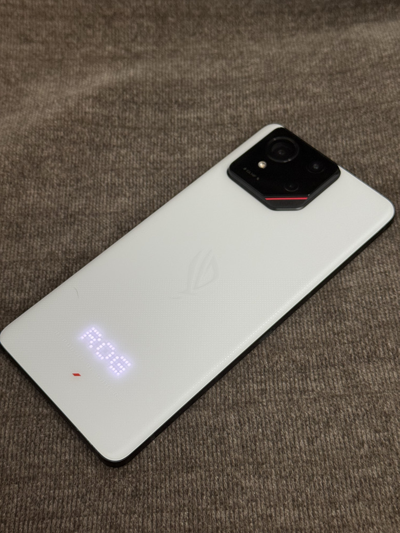第一支電競手機