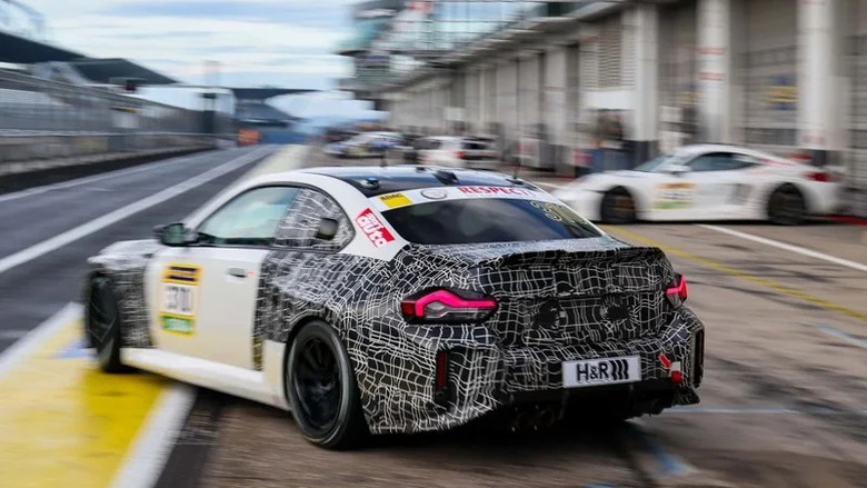 BMW M2 賽車版「降格」改四缸?BMW:成本與入門考量是主因!