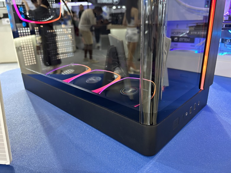 點我看大圖 杜甫遊記:Computex 2025(下)MONTECH/LianLi/darkFlash/Cougar/DeepCool/iRocks/TT/VK