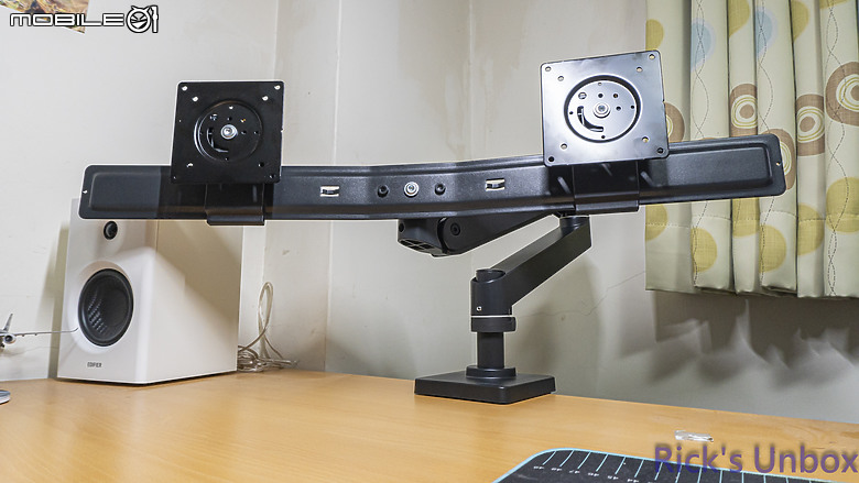 點我看大圖 【開箱】螢幕支架界的愛馬仕 | ERGOTRON LX PRO DESK DUAL DIRECT ARM ft. MPG 271QRX QD-OLED