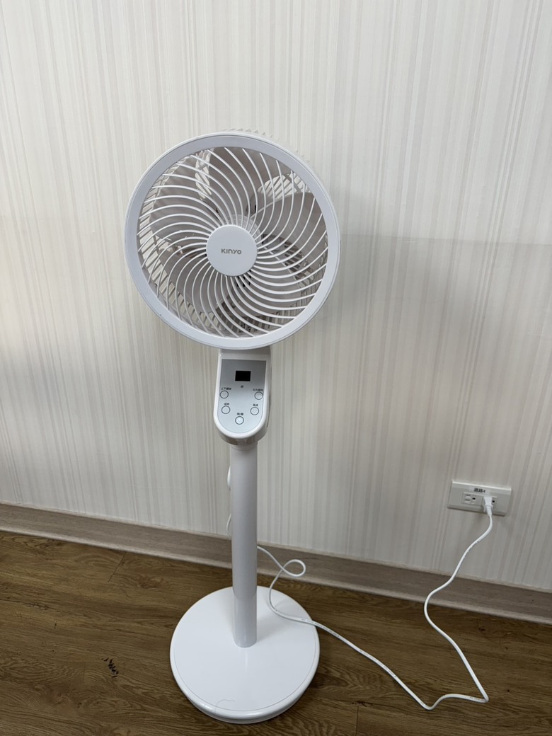 [開箱] KINYO語音循環電風扇，真的不錯用!