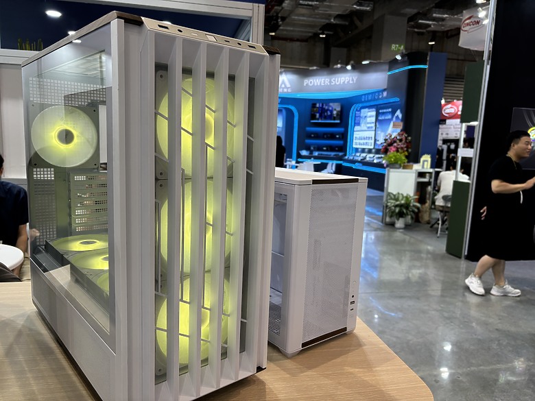 點我看大圖 杜甫遊記:Computex 2025(下)MONTECH/LianLi/darkFlash/Cougar/DeepCool/iRocks/TT/VK