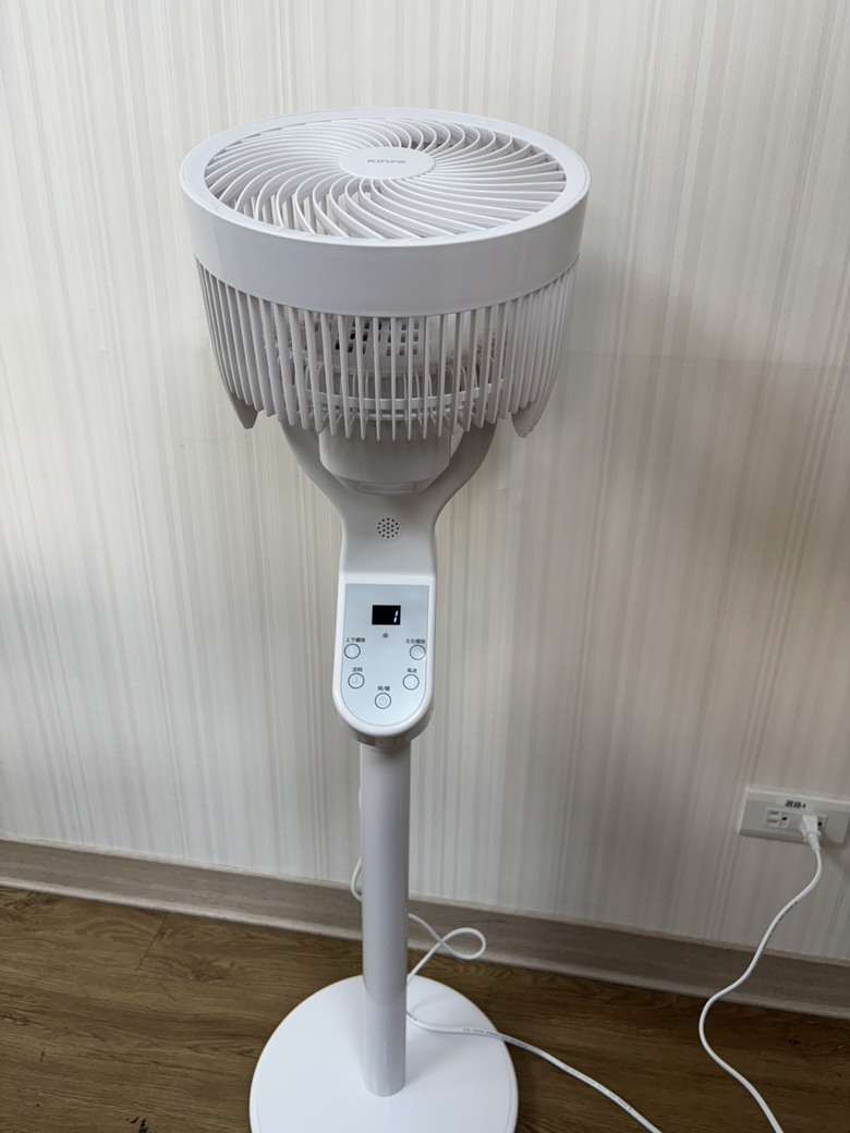 [開箱] KINYO語音循環電風扇，真的不錯用!