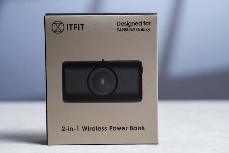 點我看大圖 【開箱測試】三星ITFIT 二合一無線充電行動電源5000mah 可充三星手錶