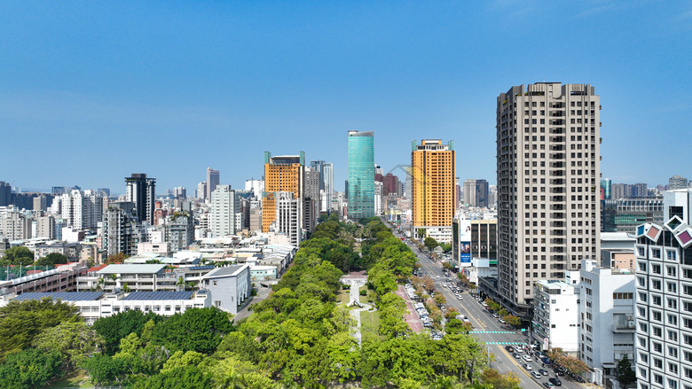 點我看大圖 🌟 中區【純2房新案】雙面臨路 純兩房雙衛浴 明星學區居仁國中 走路到藍線捷運&第二市場 市區機能捷運增值宅 空拍分享