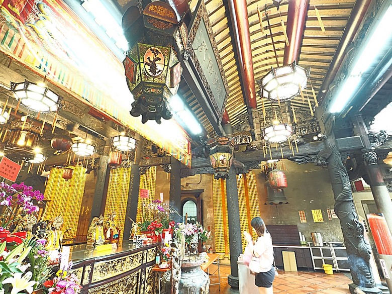 帶領探訪新莊故事 之 2025潮盛新莊活動 —《廟街：眾神連線》集章散策 與 《祭典中的ㄈㄨˊ碼》特展