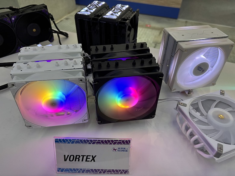 點我看大圖 杜甫遊記:Computex 2025(下)MONTECH/LianLi/darkFlash/Cougar/DeepCool/iRocks/TT/VK