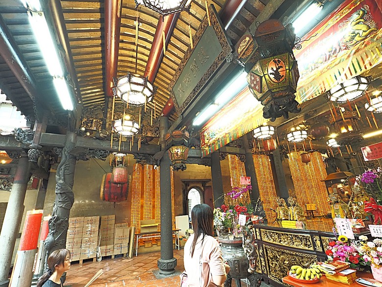 帶領探訪新莊故事 之 2025潮盛新莊活動 —《廟街：眾神連線》集章散策 與 《祭典中的ㄈㄨˊ碼》特展