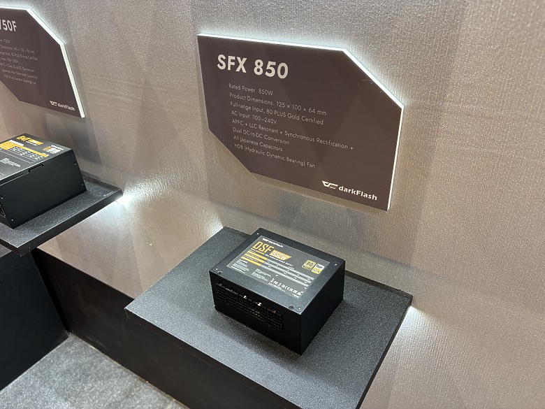 點我看大圖 杜甫遊記:Computex 2025(下)MONTECH/LianLi/darkFlash/Cougar/DeepCool/iRocks/TT/VK