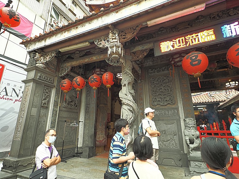 帶領探訪新莊故事 之 2025潮盛新莊活動 —《廟街：眾神連線》集章散策 與 《祭典中的ㄈㄨˊ碼》特展