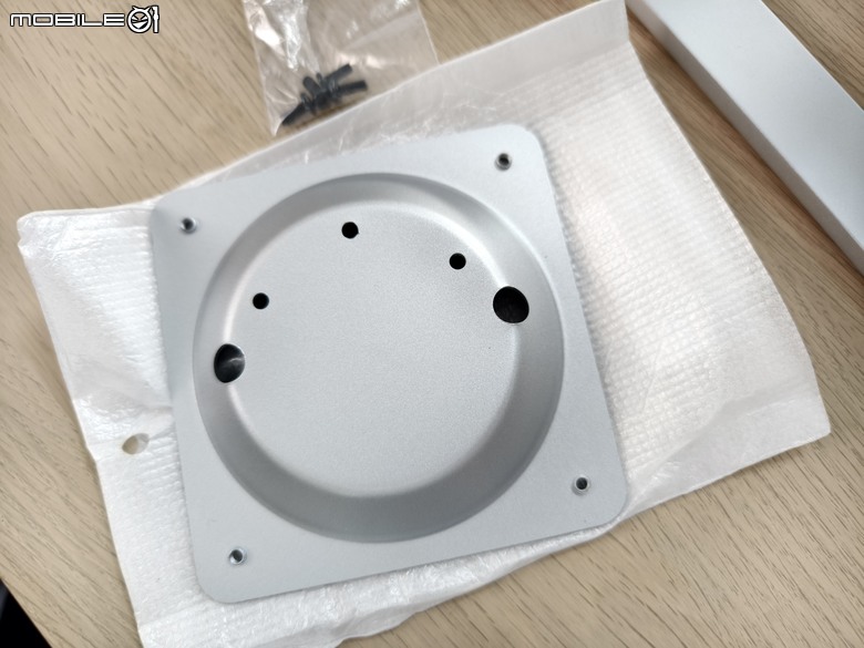 意外給到100W PD快充的 4K廣色域螢幕 PHPILIPS 27E2F7903