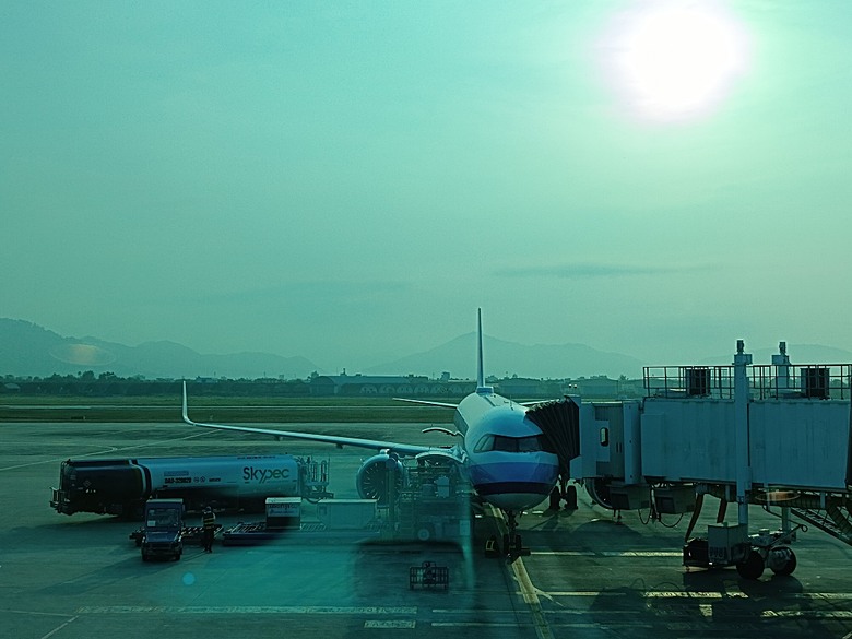 中越峴港自助旅行之景點簡述與交通攻略 — 華航CI787+CI790班機、峴港機場入出境、當地包車接送與Grab — 2025年越南峴港、會安、美山、順化、巴拿山太陽世界六日歷史文化及遊樂園之旅 — 「楔子」