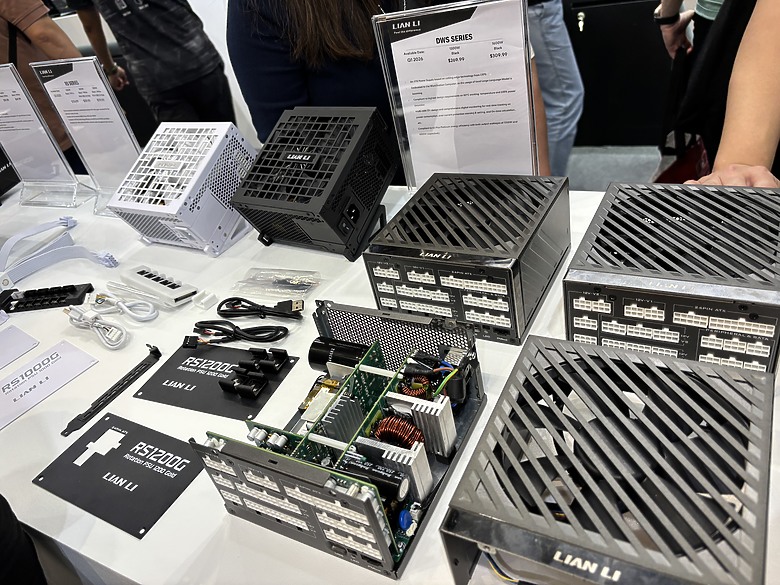 點我看大圖 杜甫遊記:Computex 2025(下)MONTECH/LianLi/darkFlash/Cougar/DeepCool/iRocks/TT/VK