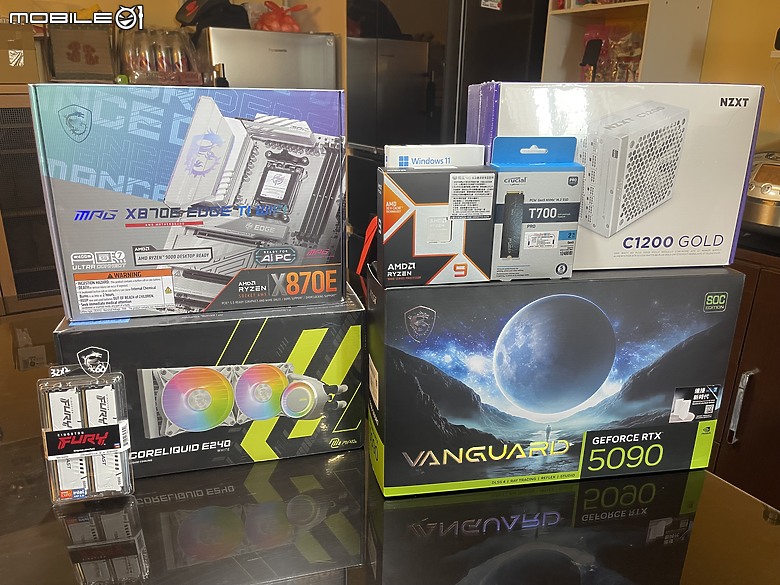 點我看大圖 微星MSI白色主題裝機小分享MPG X870E EDGE TI WIFI + MAG CORELIQUID E240 WHITE