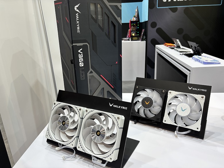 點我看大圖 杜甫遊記:Computex 2025(下)MONTECH/LianLi/darkFlash/Cougar/DeepCool/iRocks/TT/VK