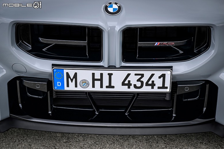 【海外新訊】BMW M2 CS 正式亮相,裡外全面強化戰力更極致!