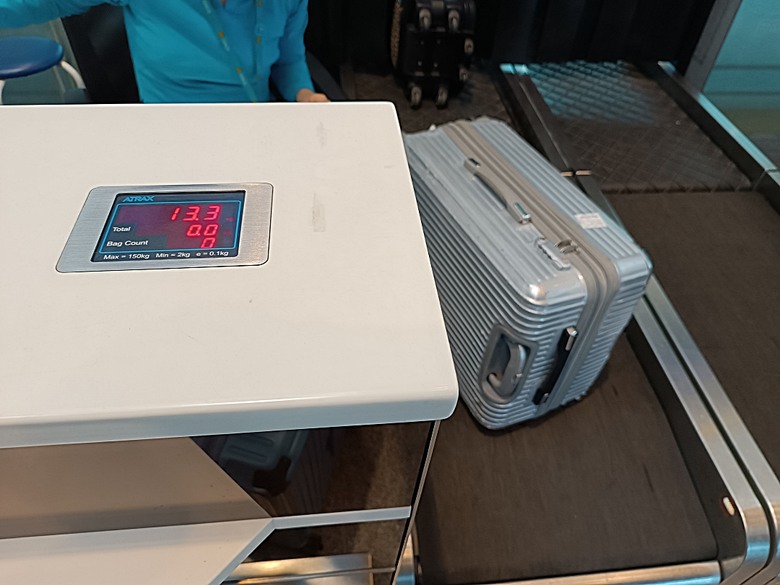 中越峴港自助旅行之景點簡述與交通攻略 — 華航CI787+CI790班機、峴港機場入出境、當地包車接送與Grab — 2025年越南峴港、會安、美山、順化、巴拿山太陽世界六日歷史文化及遊樂園之旅 — 「楔子」