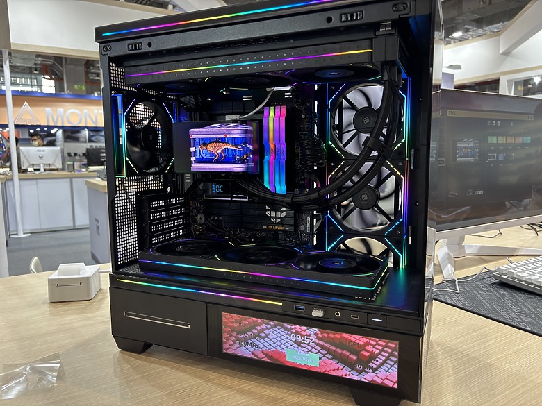 點我看大圖 杜甫遊記:Computex 2025(下)MONTECH/LianLi/darkFlash/Cougar/DeepCool/iRocks/TT/VK