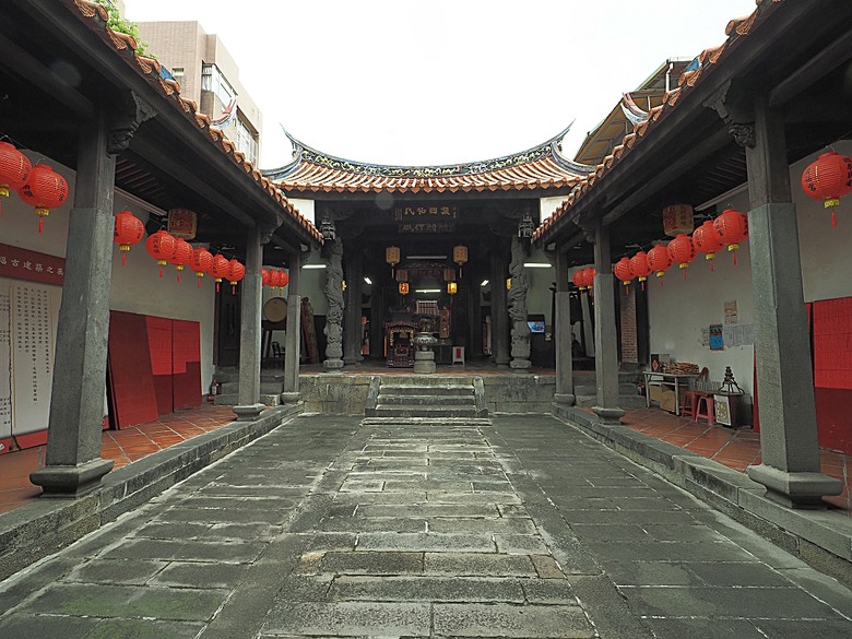 帶領探訪新莊故事 之 2025潮盛新莊活動 —《廟街:眾神連線》集章散策 與 《祭典中的ㄈㄨˊ碼》特展