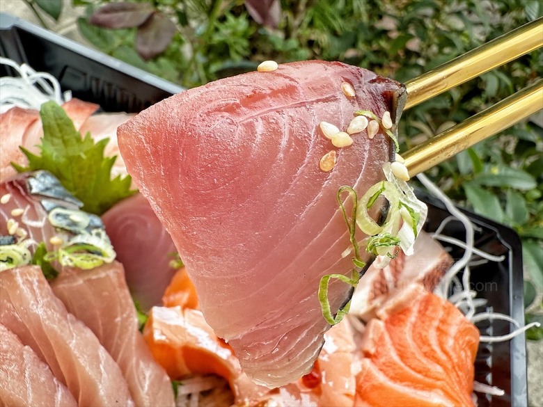 超隱密的生魚片,有許多特殊魚種的生魚片,新鮮、甘甜又超值