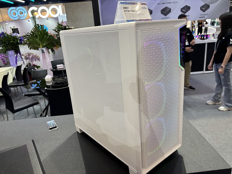 點我看大圖 杜甫遊記:Computex 2025(下)MONTECH/LianLi/darkFlash/Cougar/DeepCool/iRocks/TT/VK