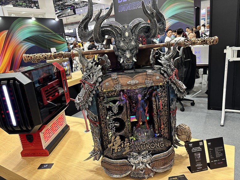 點我看大圖 杜甫遊記:Computex 2025(下)MONTECH/LianLi/darkFlash/Cougar/DeepCool/iRocks/TT/VK