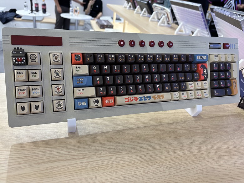 點我看大圖 杜甫遊記:Computex 2025(下)MONTECH/LianLi/darkFlash/Cougar/DeepCool/iRocks/TT/VK