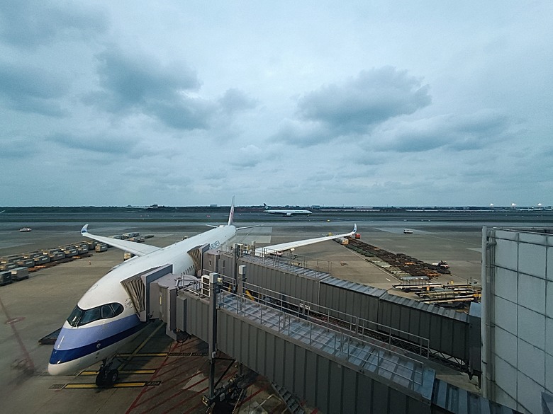 中越峴港自助旅行之景點簡述與交通攻略 — 華航CI787+CI790班機、峴港機場入出境、當地包車接送與Grab — 2025年越南峴港、會安、美山、順化、巴拿山太陽世界六日歷史文化及遊樂園之旅 — 「楔子」