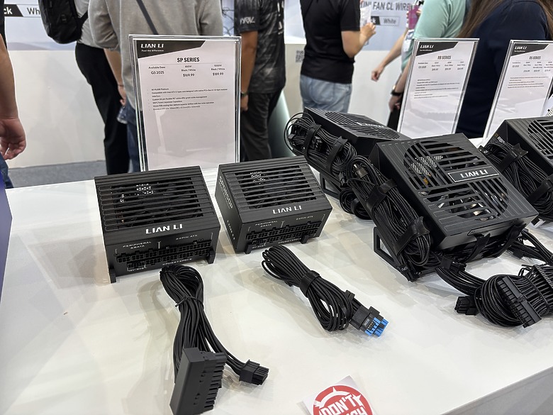 點我看大圖 杜甫遊記:Computex 2025(下)MONTECH/LianLi/darkFlash/Cougar/DeepCool/iRocks/TT/VK