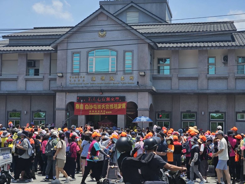 白沙屯媽祖行經雲林 中華有挺住