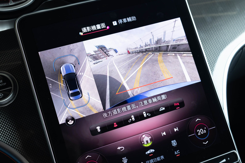 Mercedes-Benz C 200 新年式試駕｜人生進階首選，新年式還有柏林之音加持！