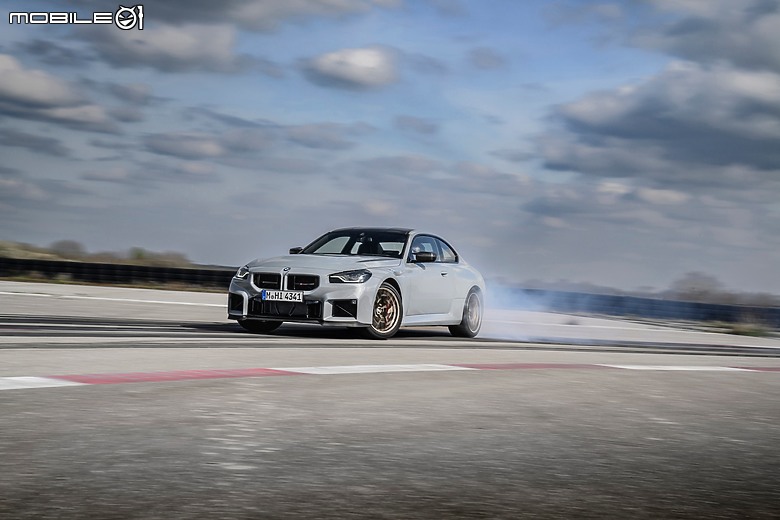 【海外新訊】BMW M2 CS 正式亮相,裡外全面強化戰力更極致!