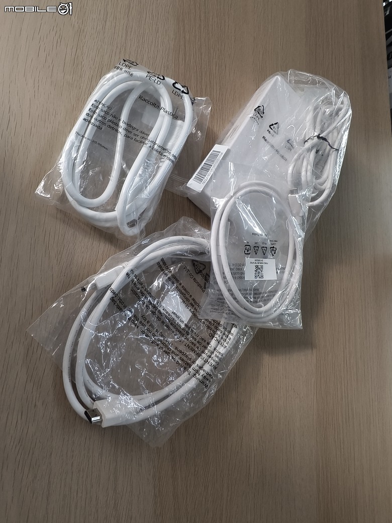 意外給到100W PD快充的 4K廣色域螢幕 PHPILIPS 27E2F7903