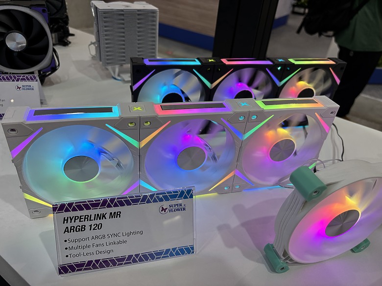 點我看大圖 杜甫遊記:Computex 2025(下)MONTECH/LianLi/darkFlash/Cougar/DeepCool/iRocks/TT/VK