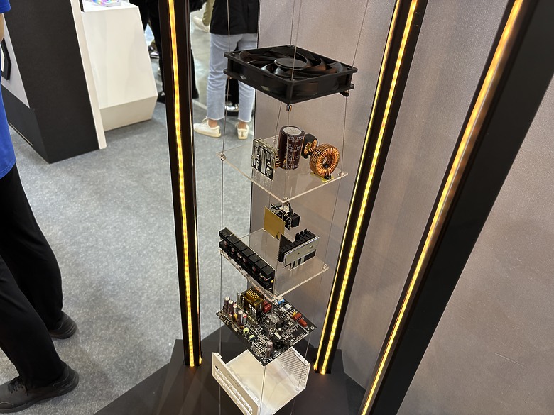 點我看大圖 杜甫遊記:Computex 2025(下)MONTECH/LianLi/darkFlash/Cougar/DeepCool/iRocks/TT/VK