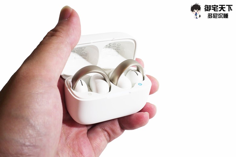 點我看大圖 開箱|soundcore AeroClip 開放式藍牙耳夾耳機 - 不入耳的舒適聆聽,渾厚有力氣傳導之作!