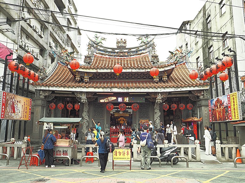 帶領探訪新莊故事 之 2025潮盛新莊活動 —《廟街:眾神連線》集章散策 與 《祭典中的ㄈㄨˊ碼》特展